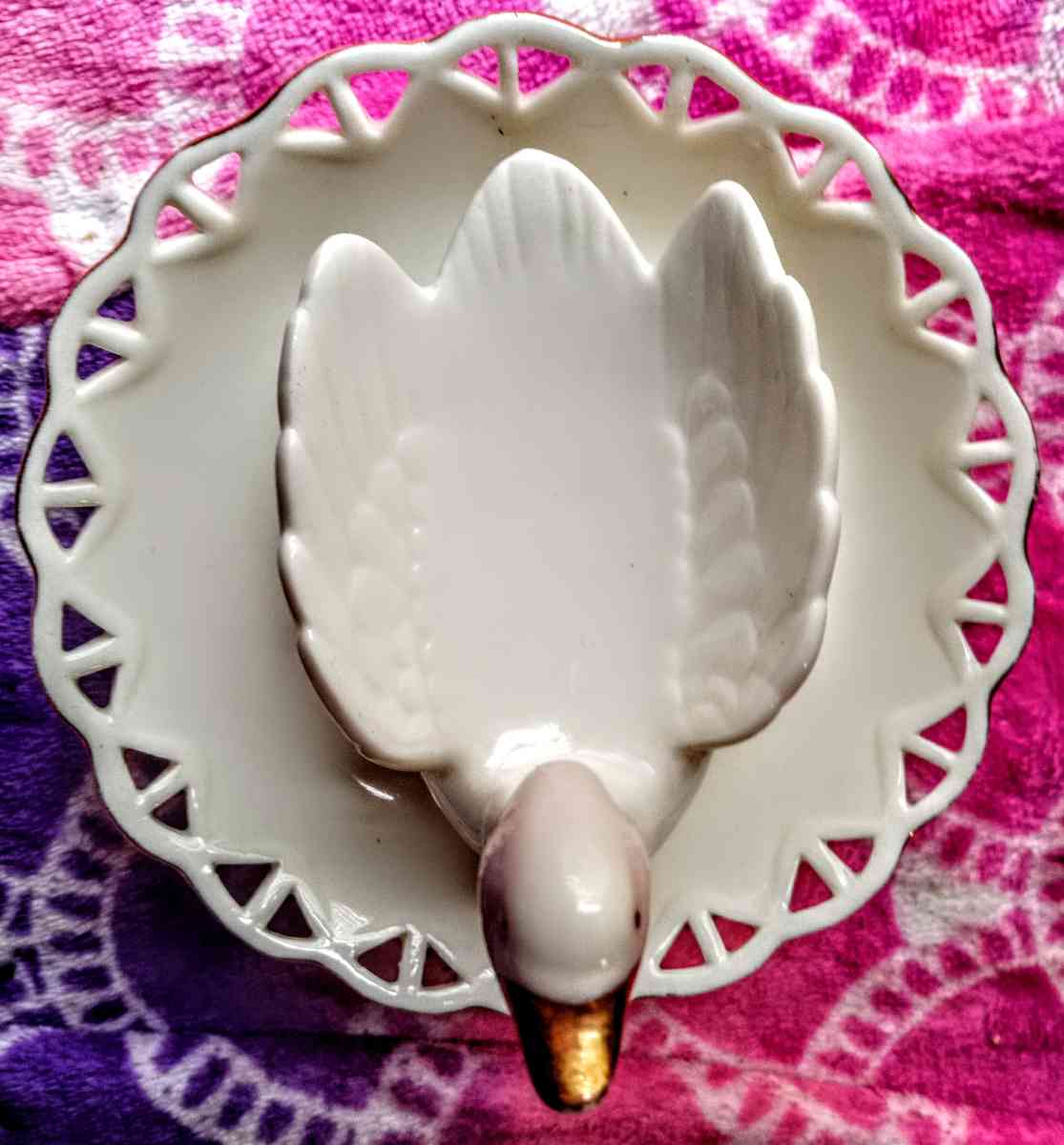 Avon White Swan Jewelry Plate