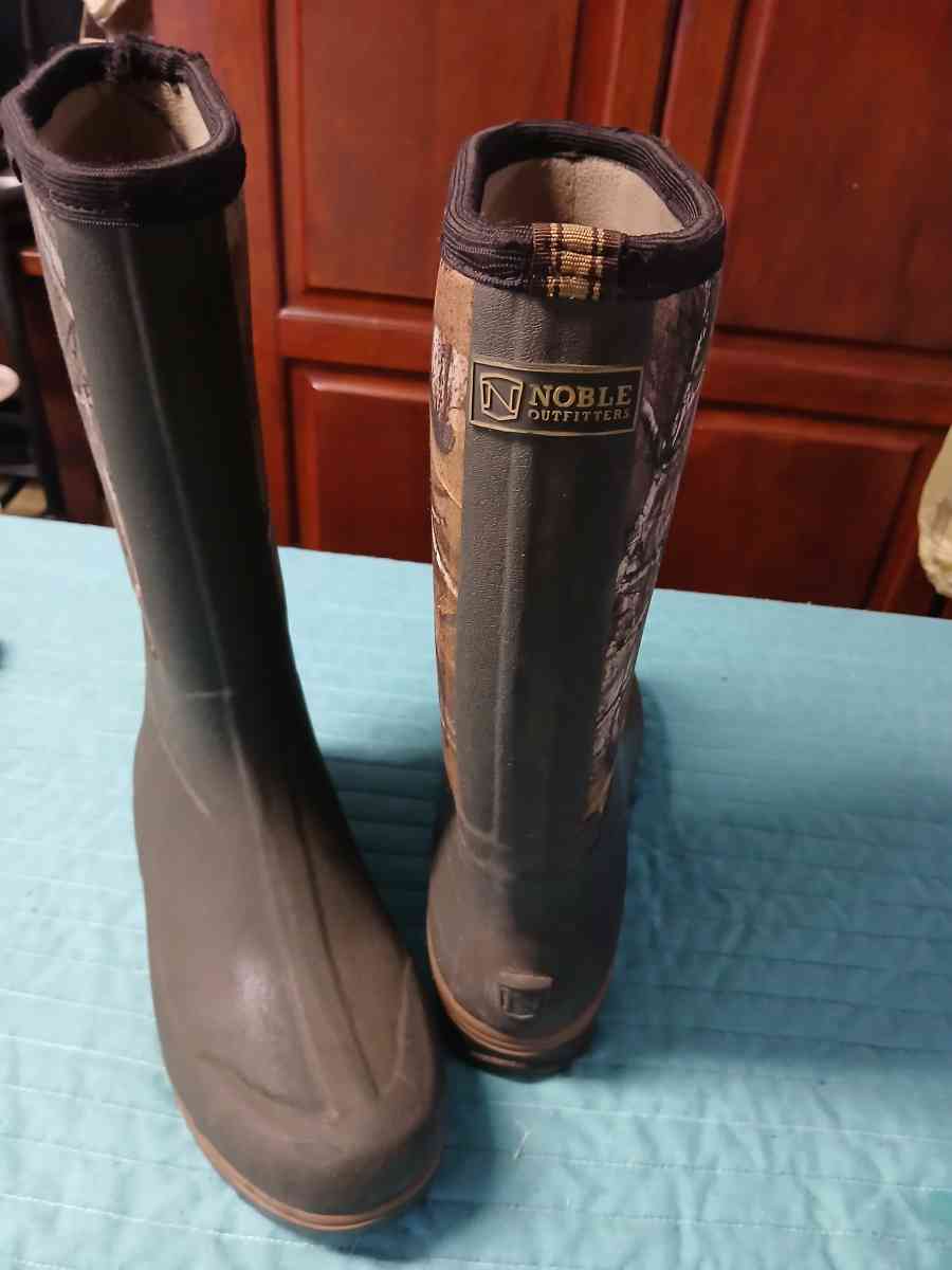 Mens camo rubber boots