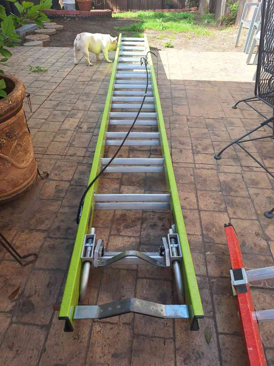 ladder 28ft good Condition New salen each  355