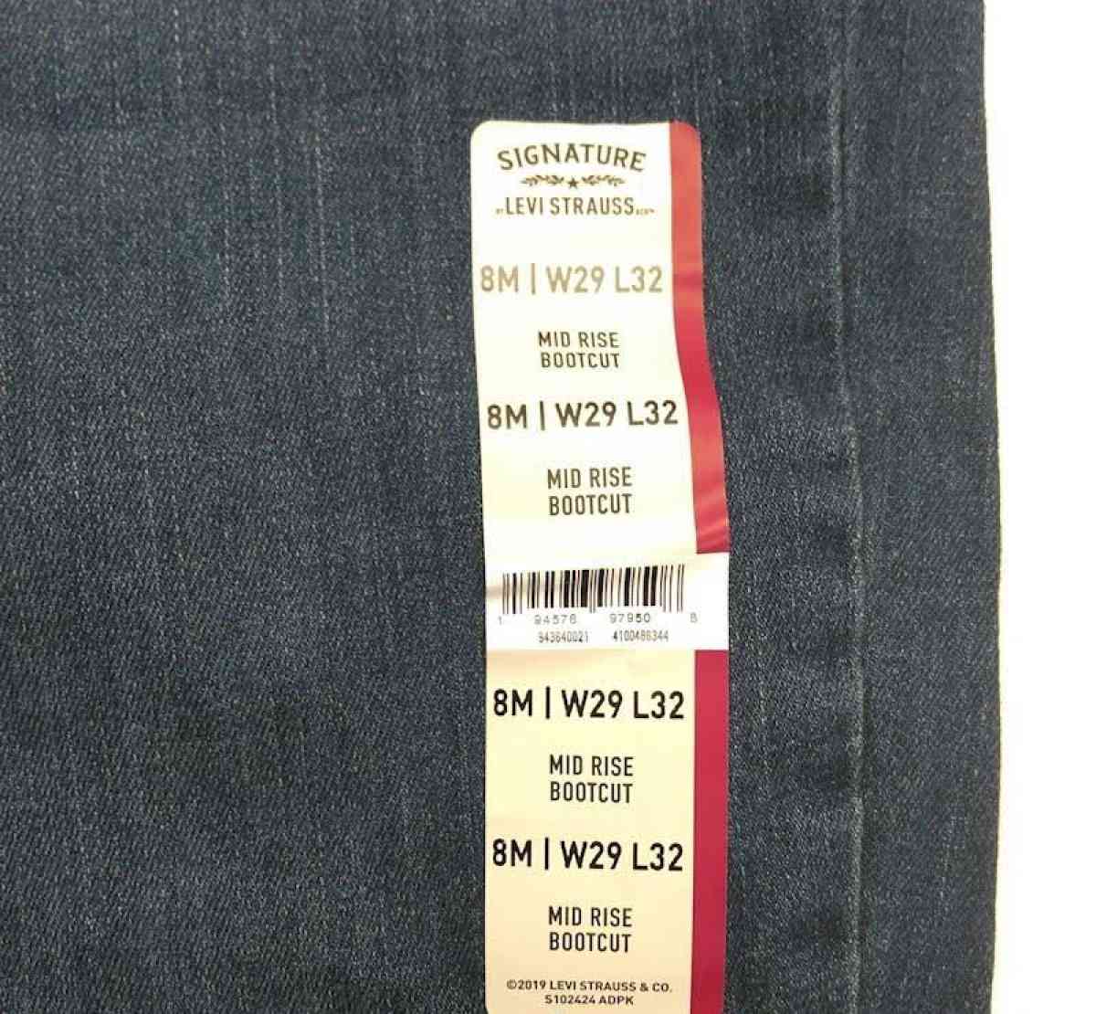Levis Size 29 x 32 Mid Rise Bootcut Jeans NWT
