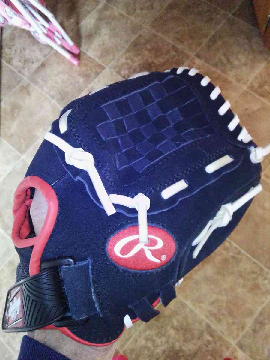 Boys size 12 Rawlings baseball glove