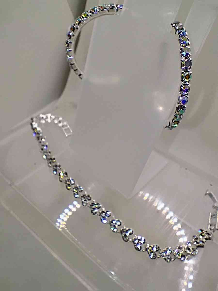 Rhinestone bracelet and earrings sey