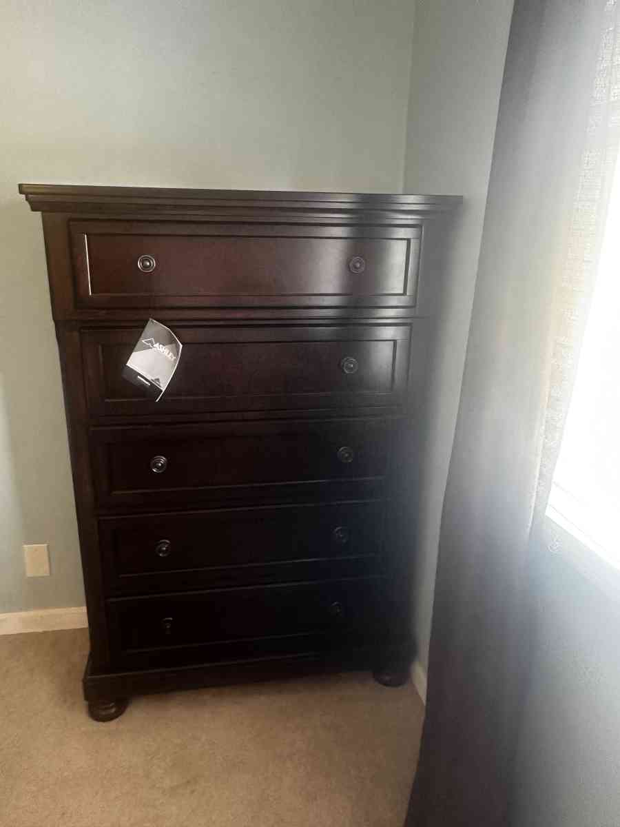 New Ashley 5PCS  Bedroom set