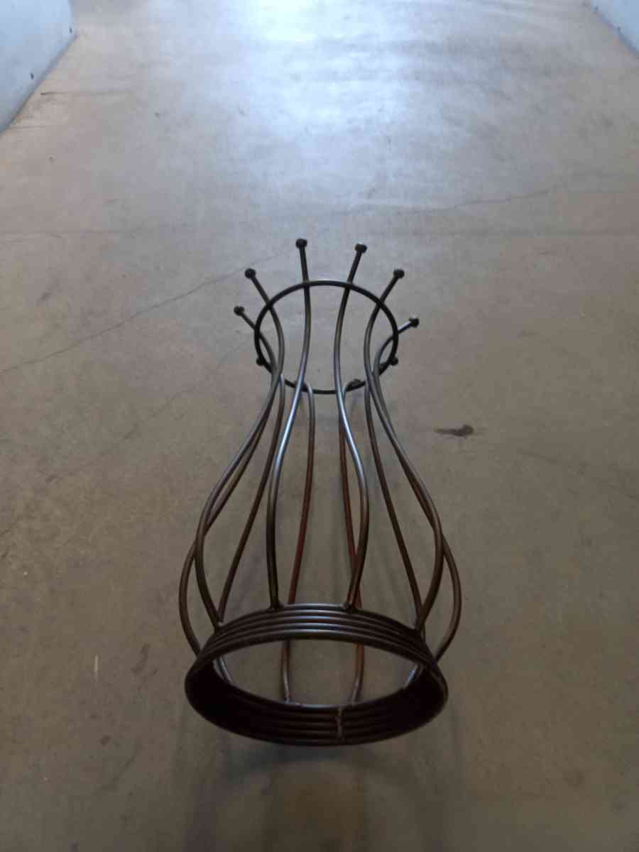 the decorative vase of steel