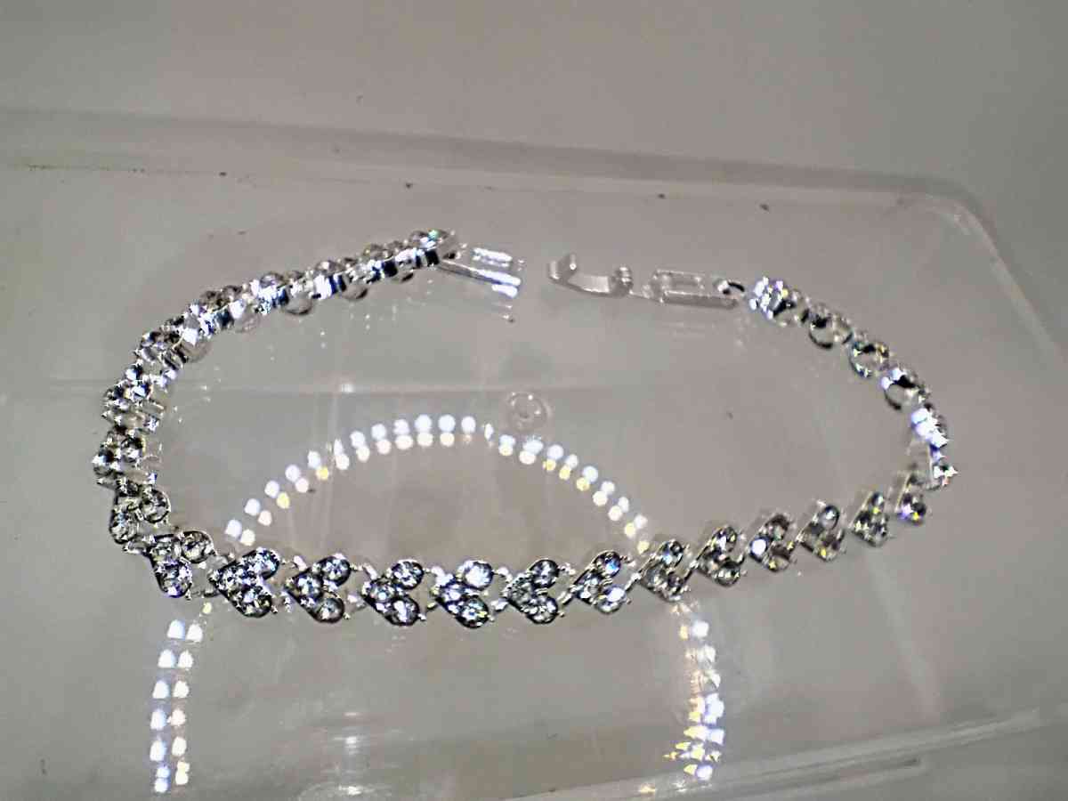 Rhinestone bracelet and earrings sey