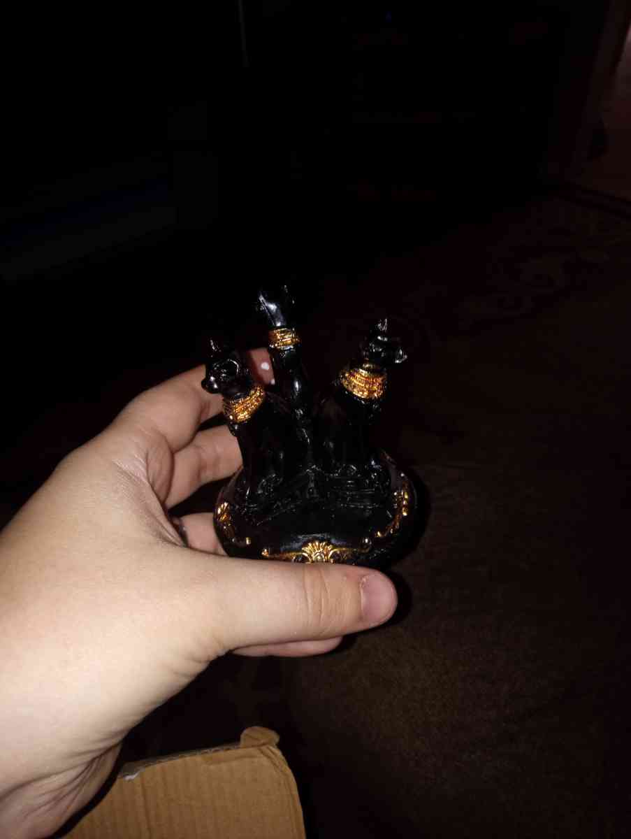 glass artifacts of a cat