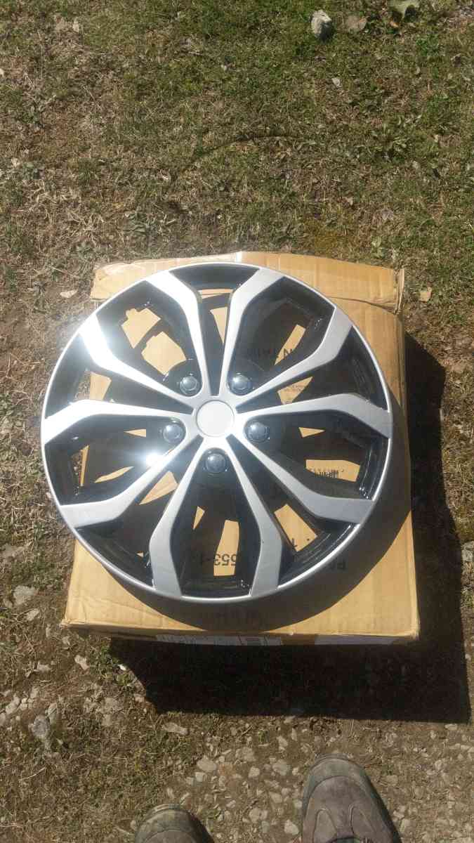 I got Jeep hub caps 17 inch new 4 of them