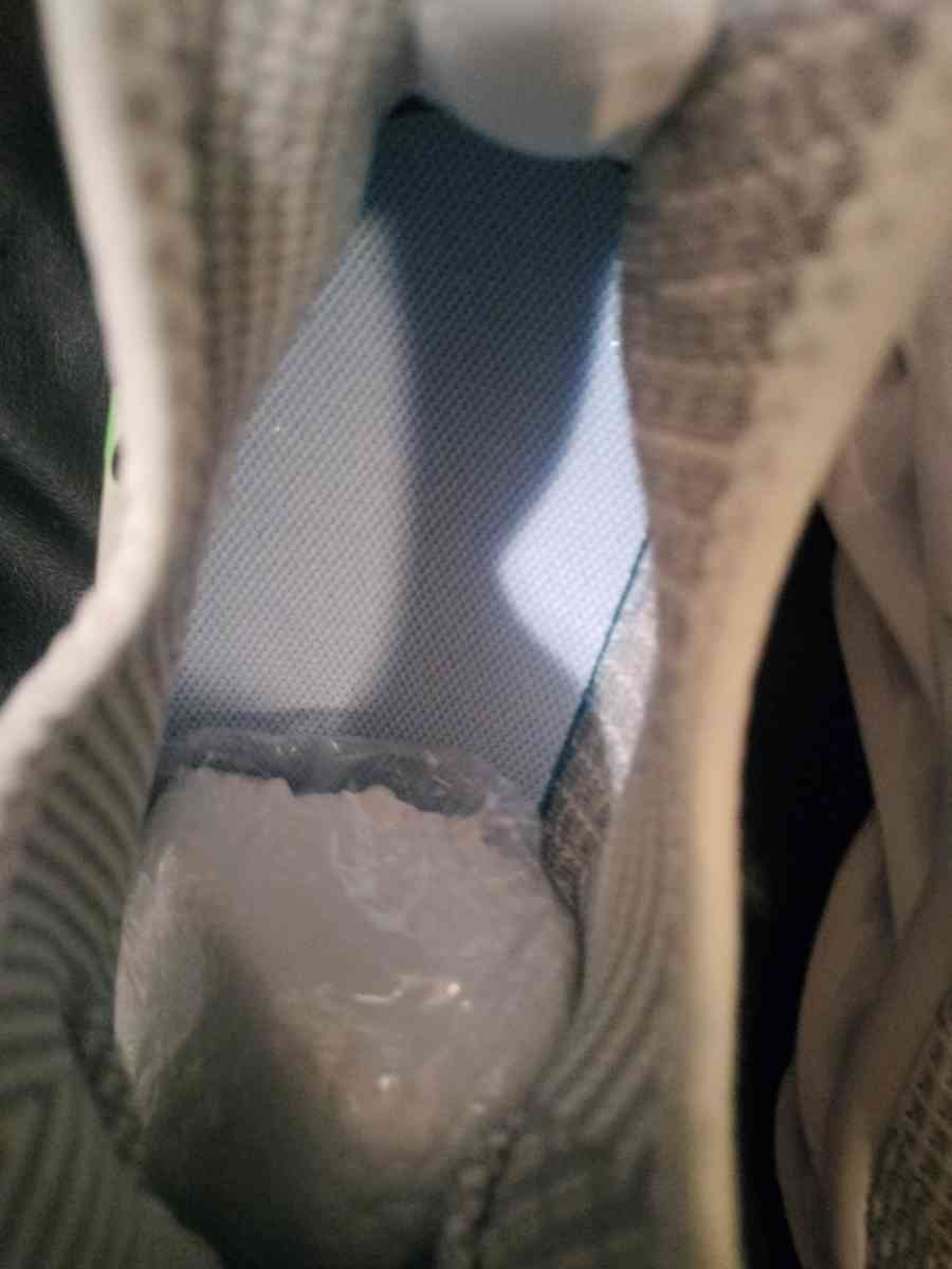 Ivory LT Damp Sneakers Size 9 Mens  Jogging Arcade Park