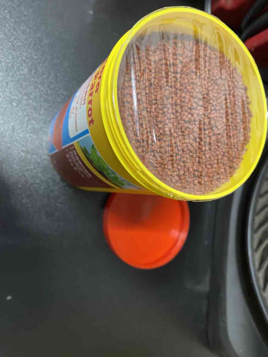 Fish Food to change the color Red Parrot