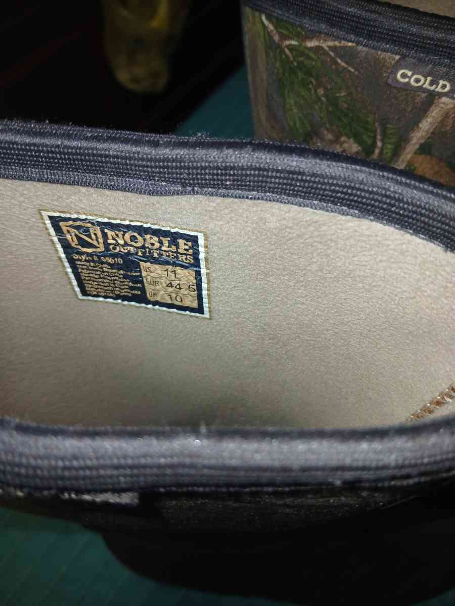 Mens camo rubber boots