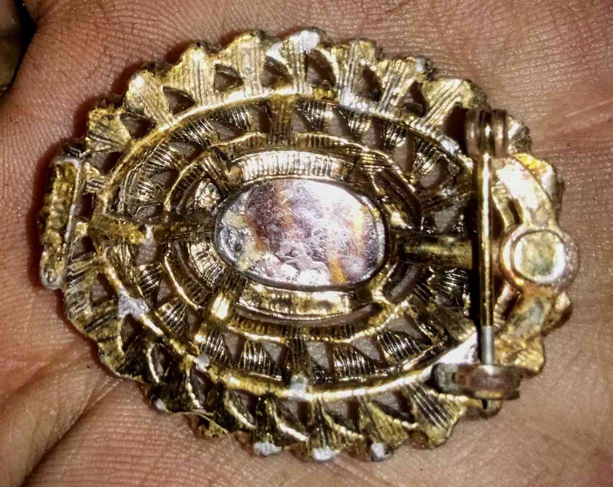 vintage broach with tigers eye glass pendant