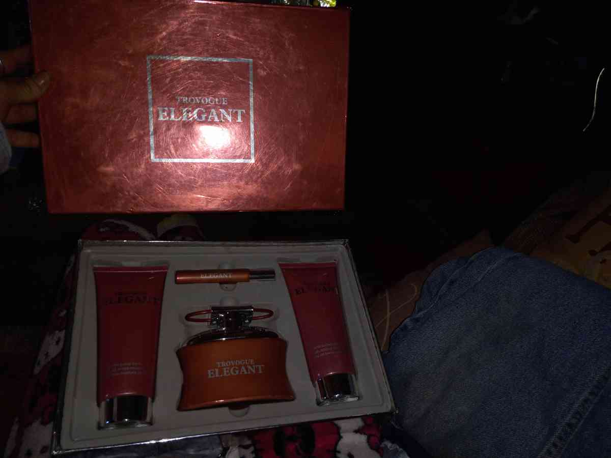 womans perfume set