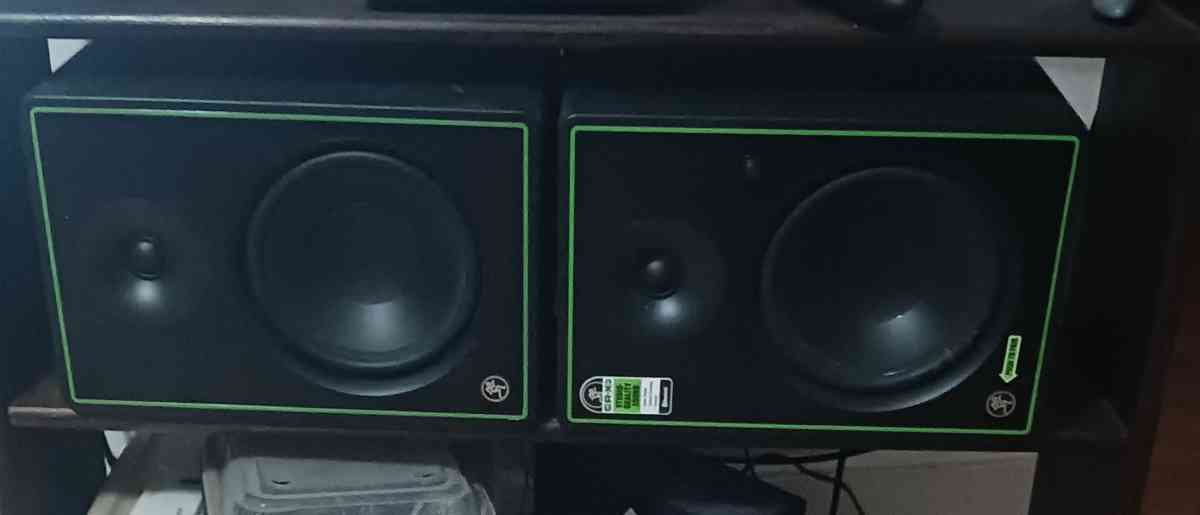 mackie speakers