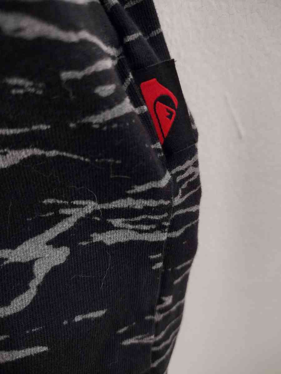 Quiksilver x Stranger Things Lovers Lake TShirt MENS SIZE L