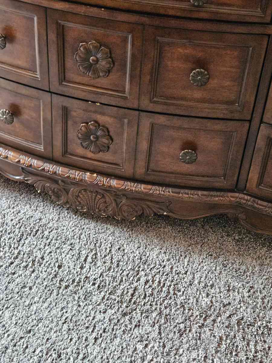 Northshore Marble Top 7pc King Bedroom Set by Ashley Furnitu