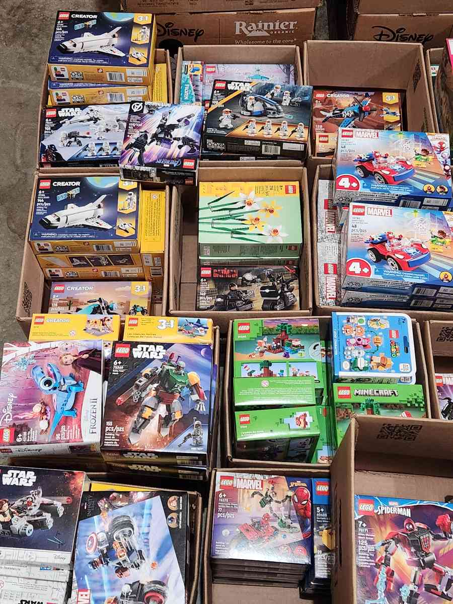 NEW LEGO Variety Building Models  Moving Sale