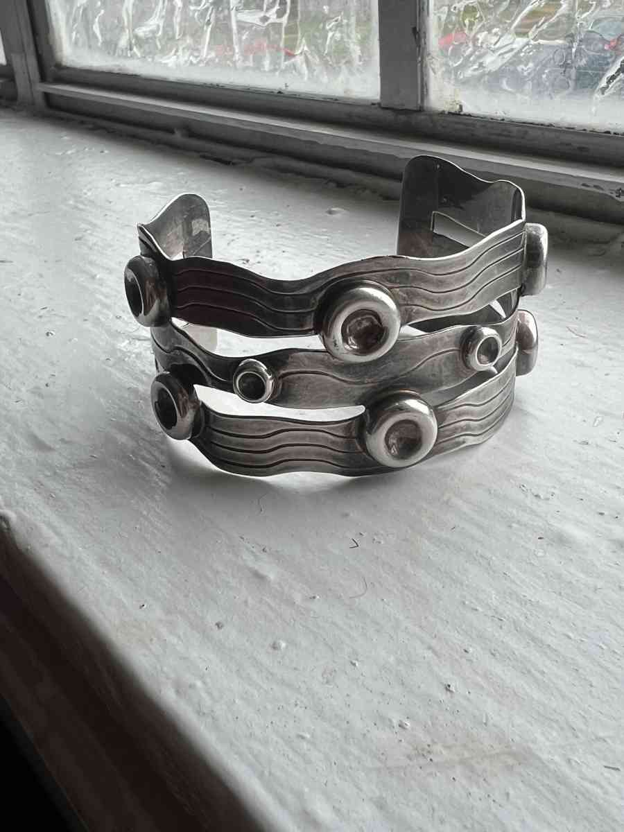 old Vintage Solid Sliver Bangle for hand