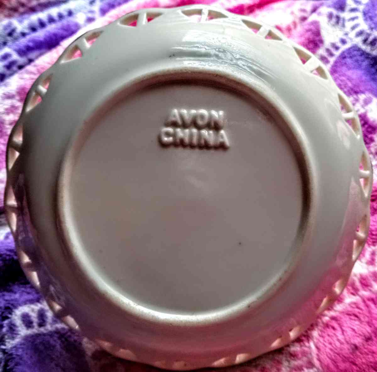 Avon White Swan Jewelry Plate