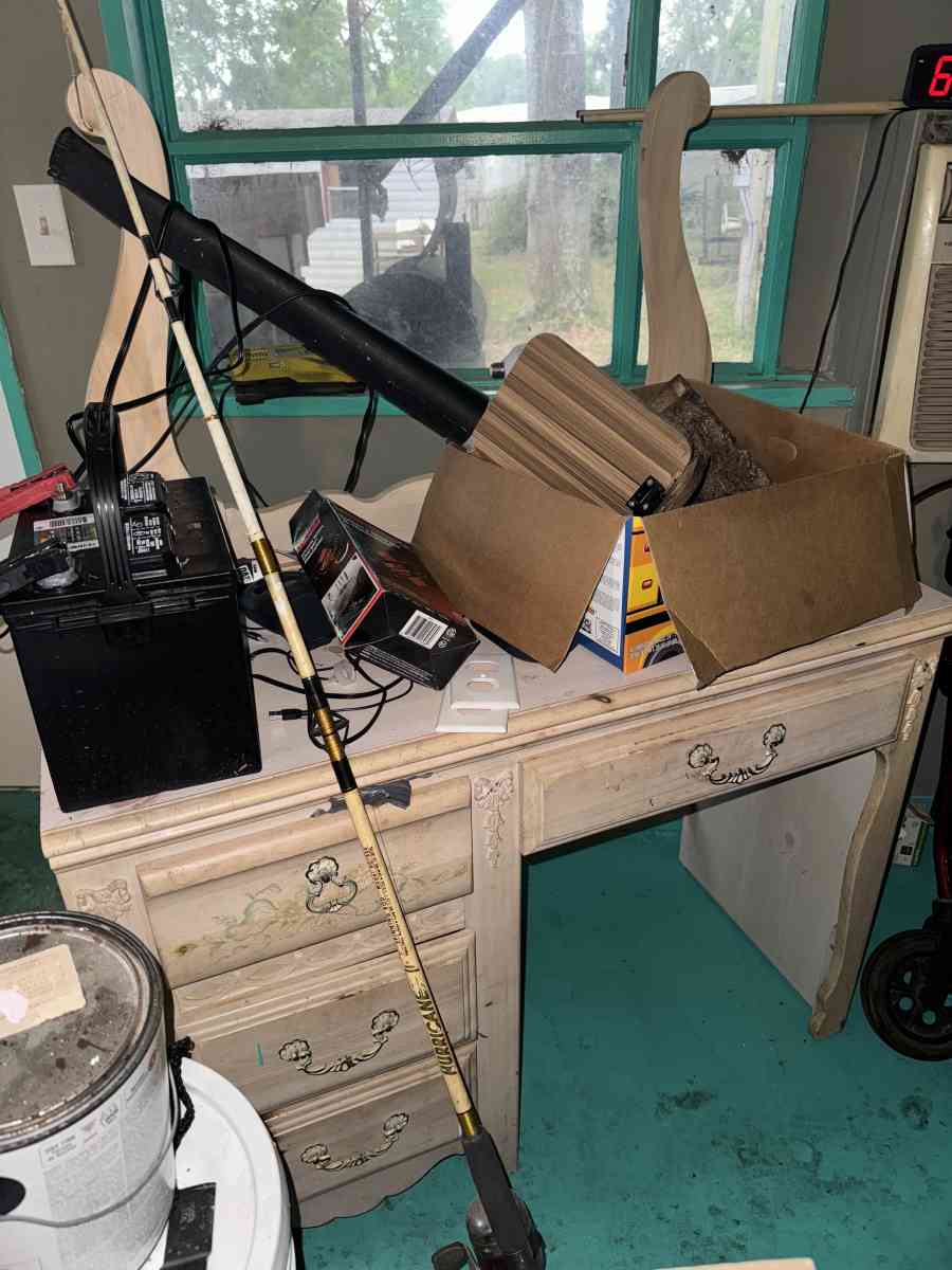 antique looking twin bedroom set