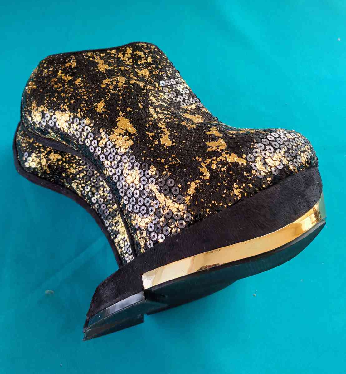 privileged Gold shoes