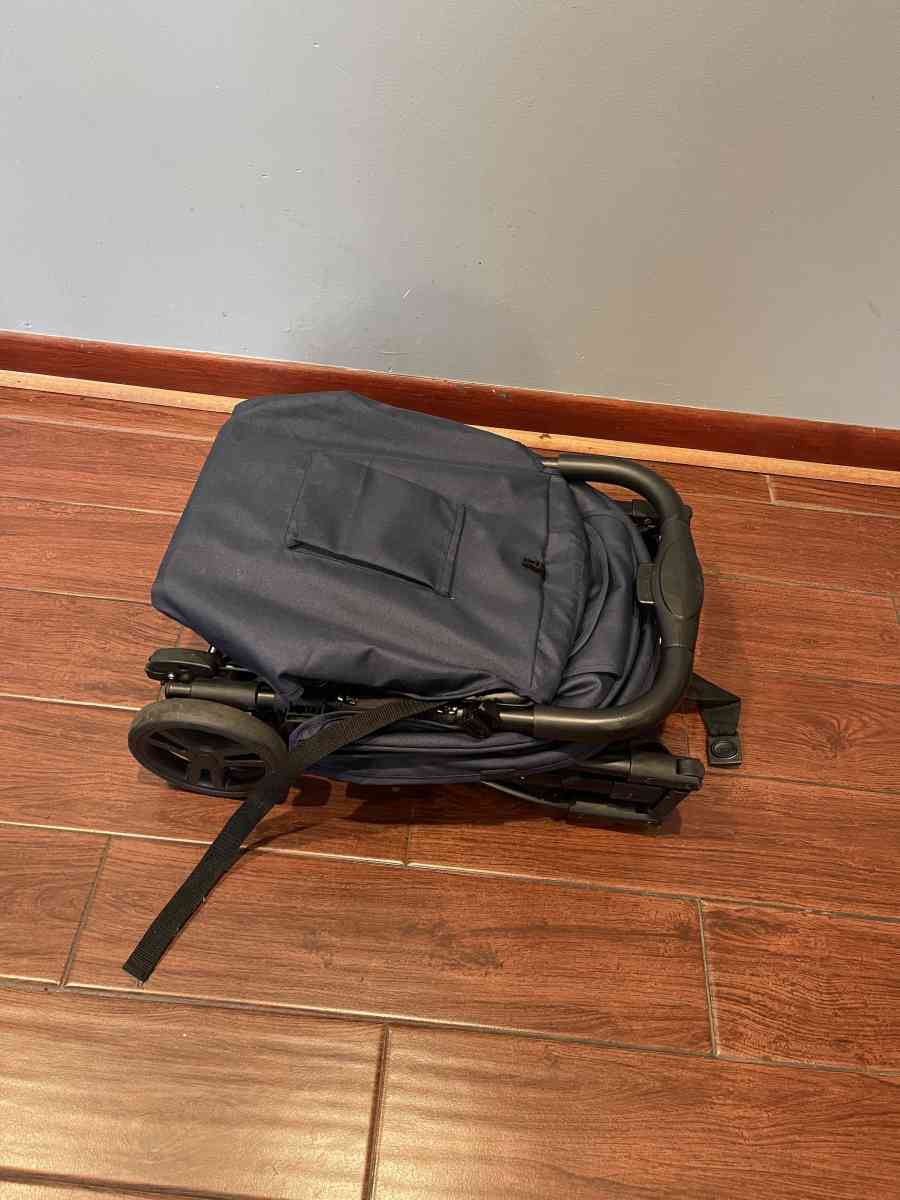 Zoe lightweight stroller