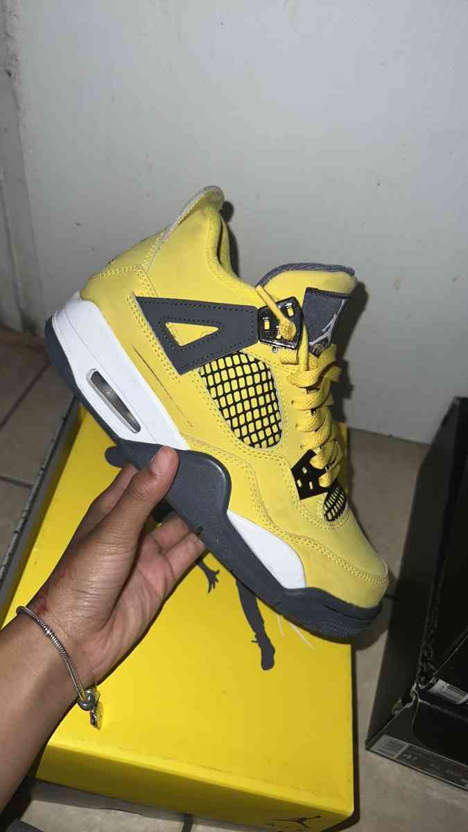 Jordan 4s lighting thunders