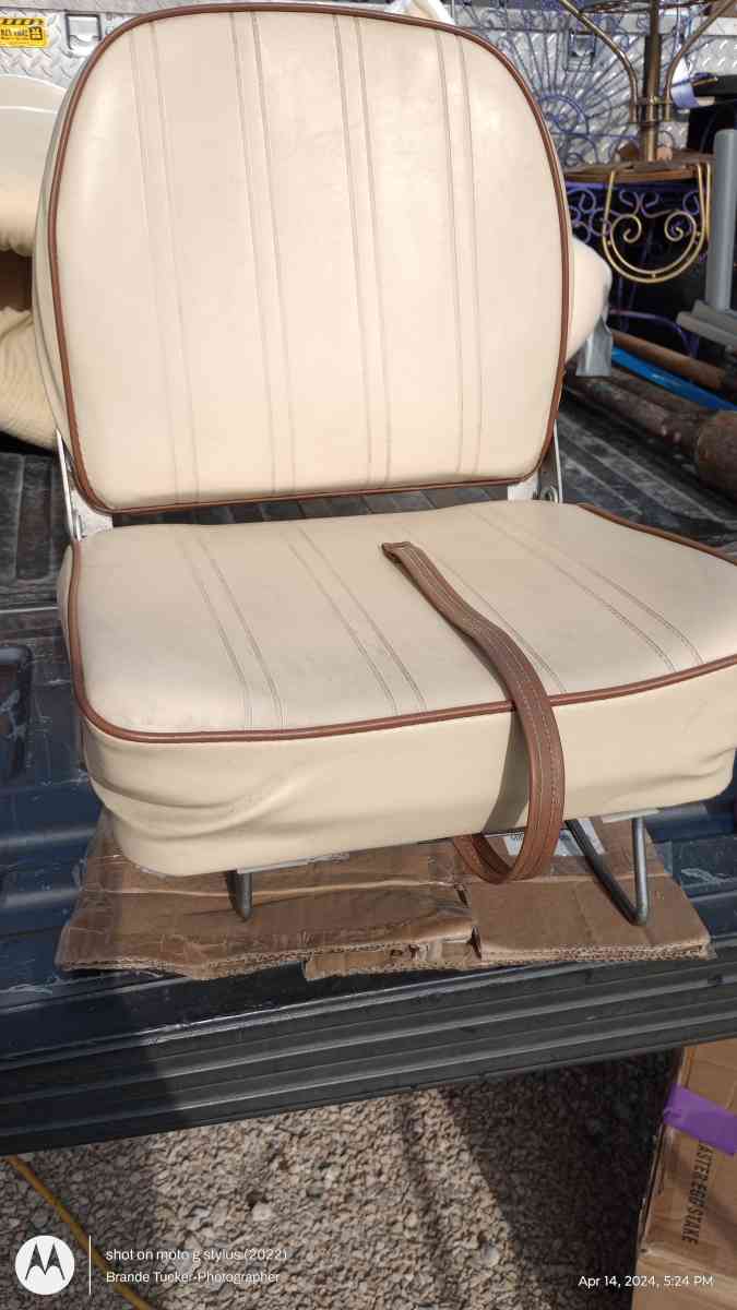 Vintage Tan and Dark Brown Bass Fishing Boat Seat