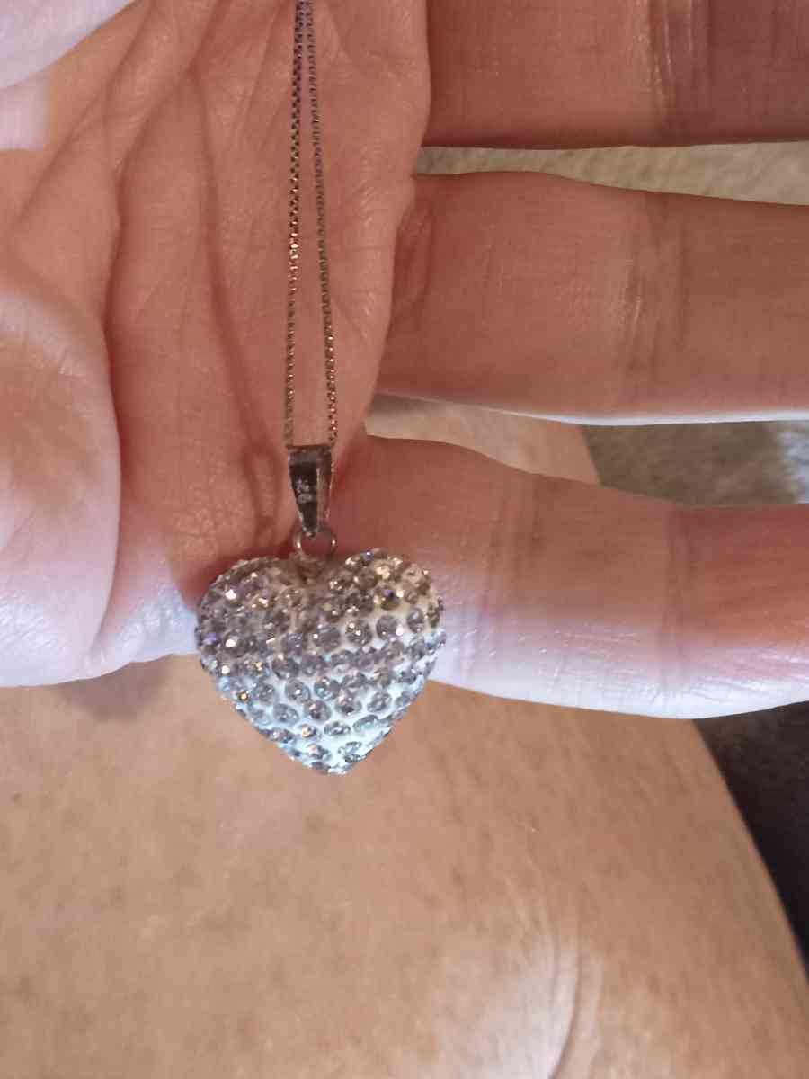 Puffed Micro heart pendant
