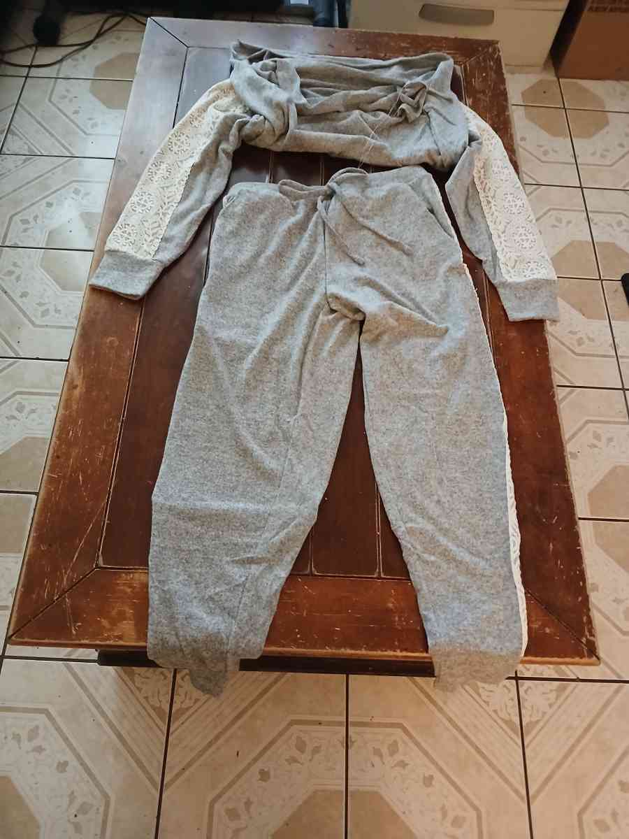 Flora Nikrooz Women 2 Piece Gray Pajama SZ Size L