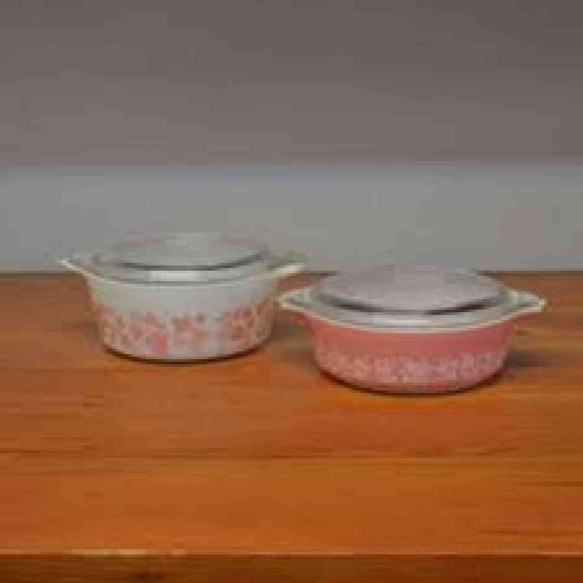 Pink Pyrex vintage bowls and casserole dishes set