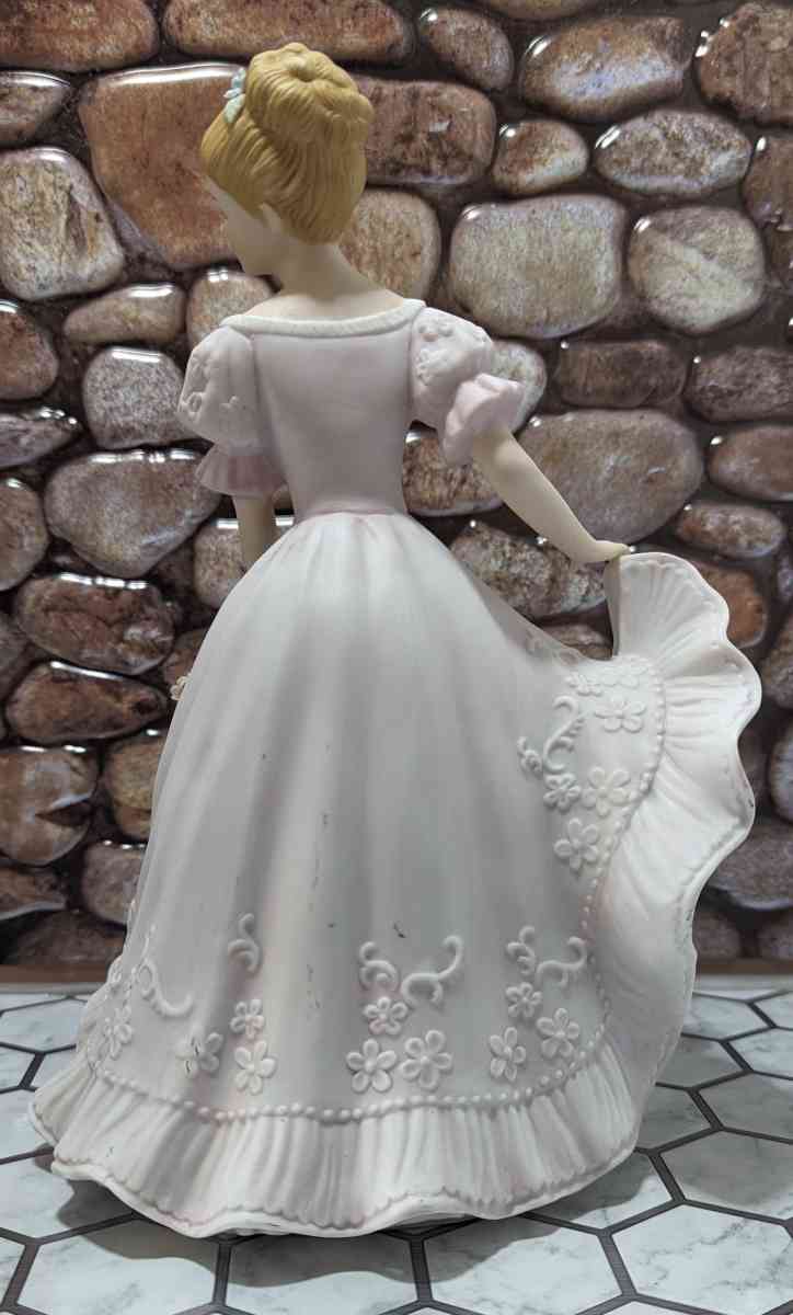 Lady Caroline Masterpiece Porcelain Collectable Figurine