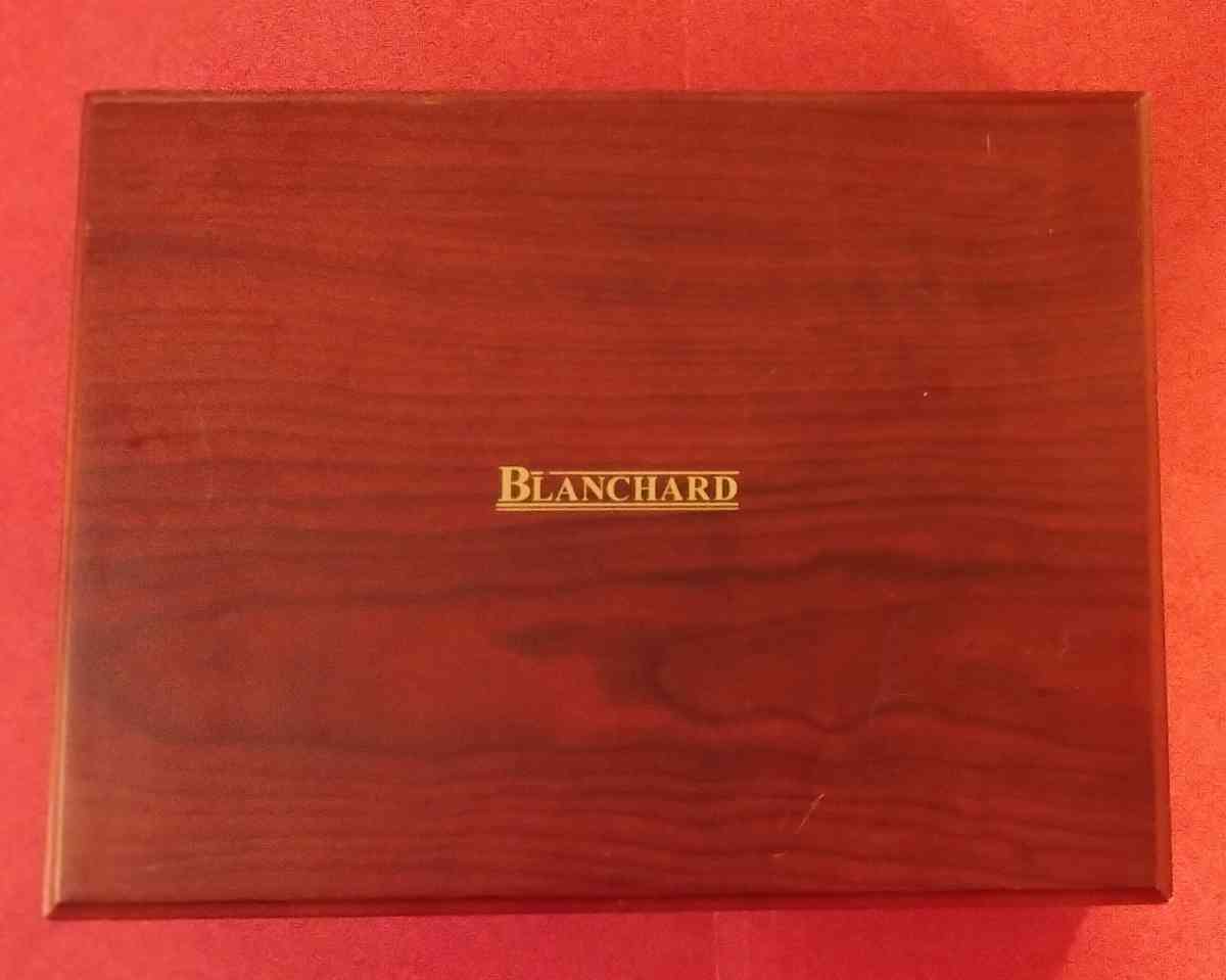 Caja de madera     wooden box