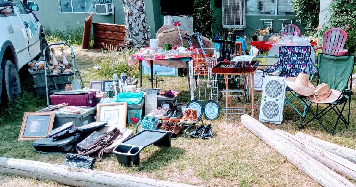 INDOOR OUTDOOR ITEMS GOLF CLUBS  JEWLERY AND CLOTHING