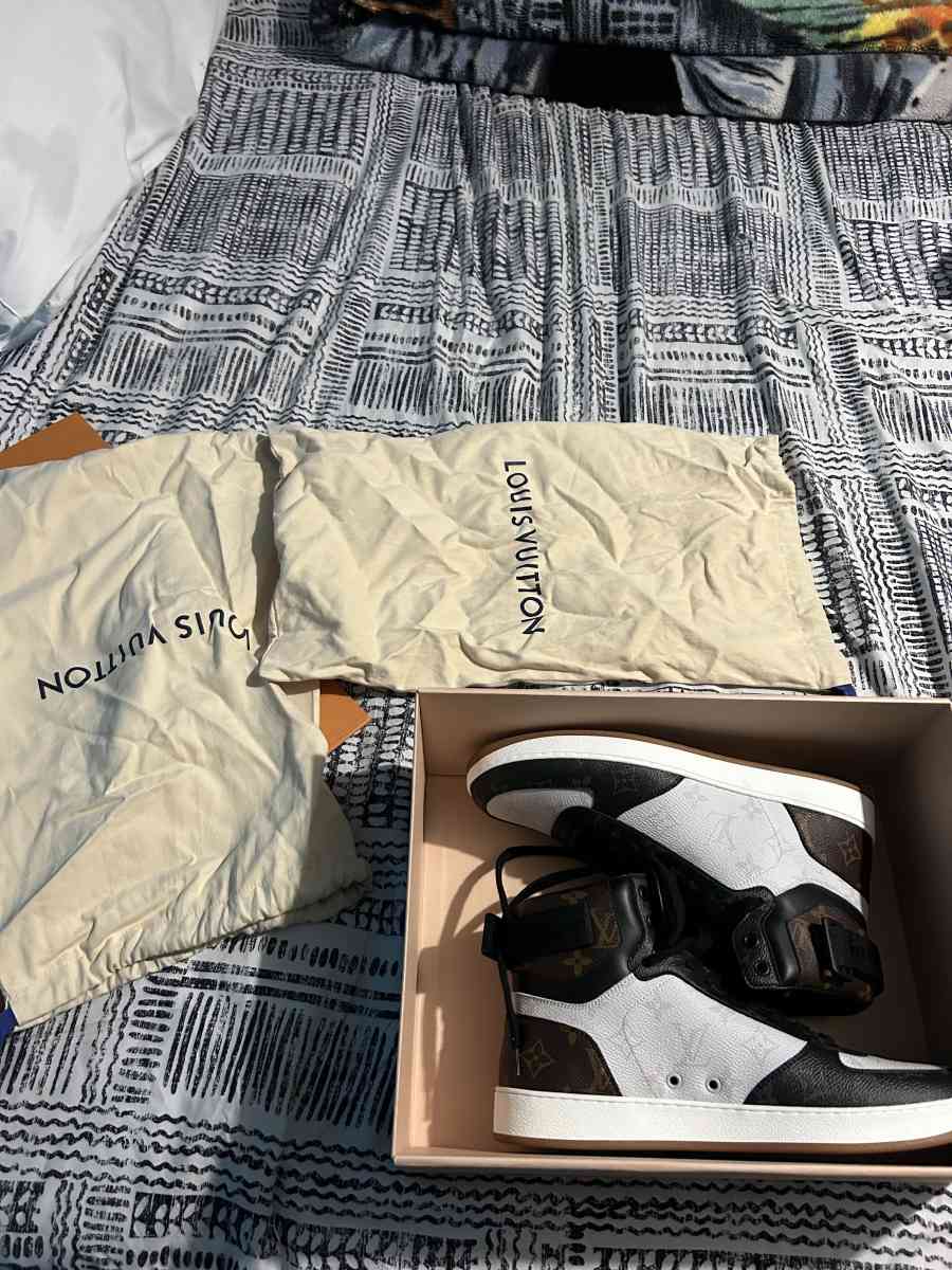 Louis vuitton Rivoli MonogramHigh Top Sneakers