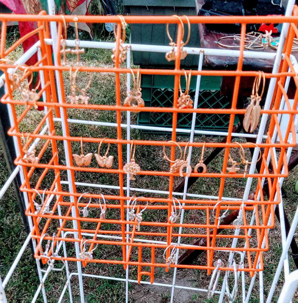 INDOOR OUTDOOR ITEMS GOLF CLUBS  JEWLERY AND CLOTHING