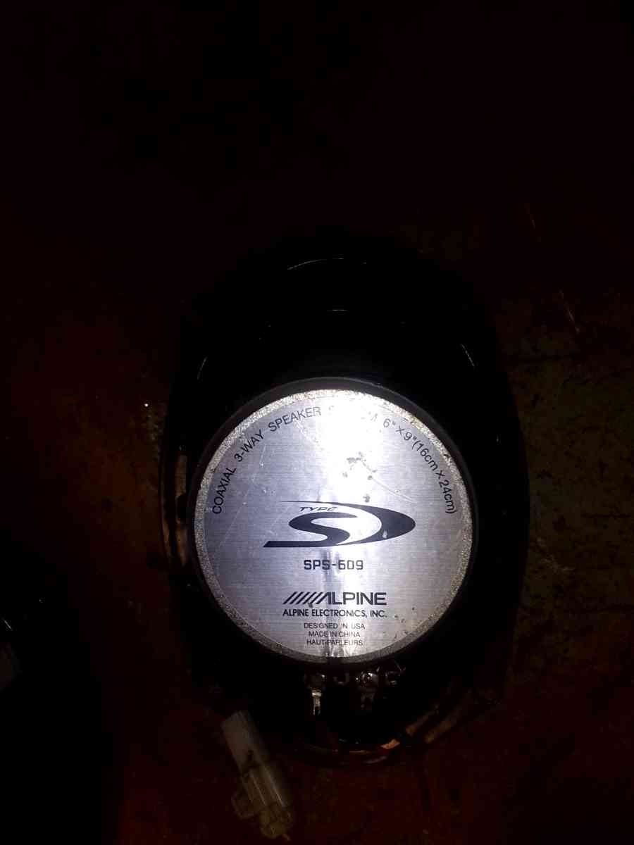 JVC CD car radio w 2 Alpine 6 by 9