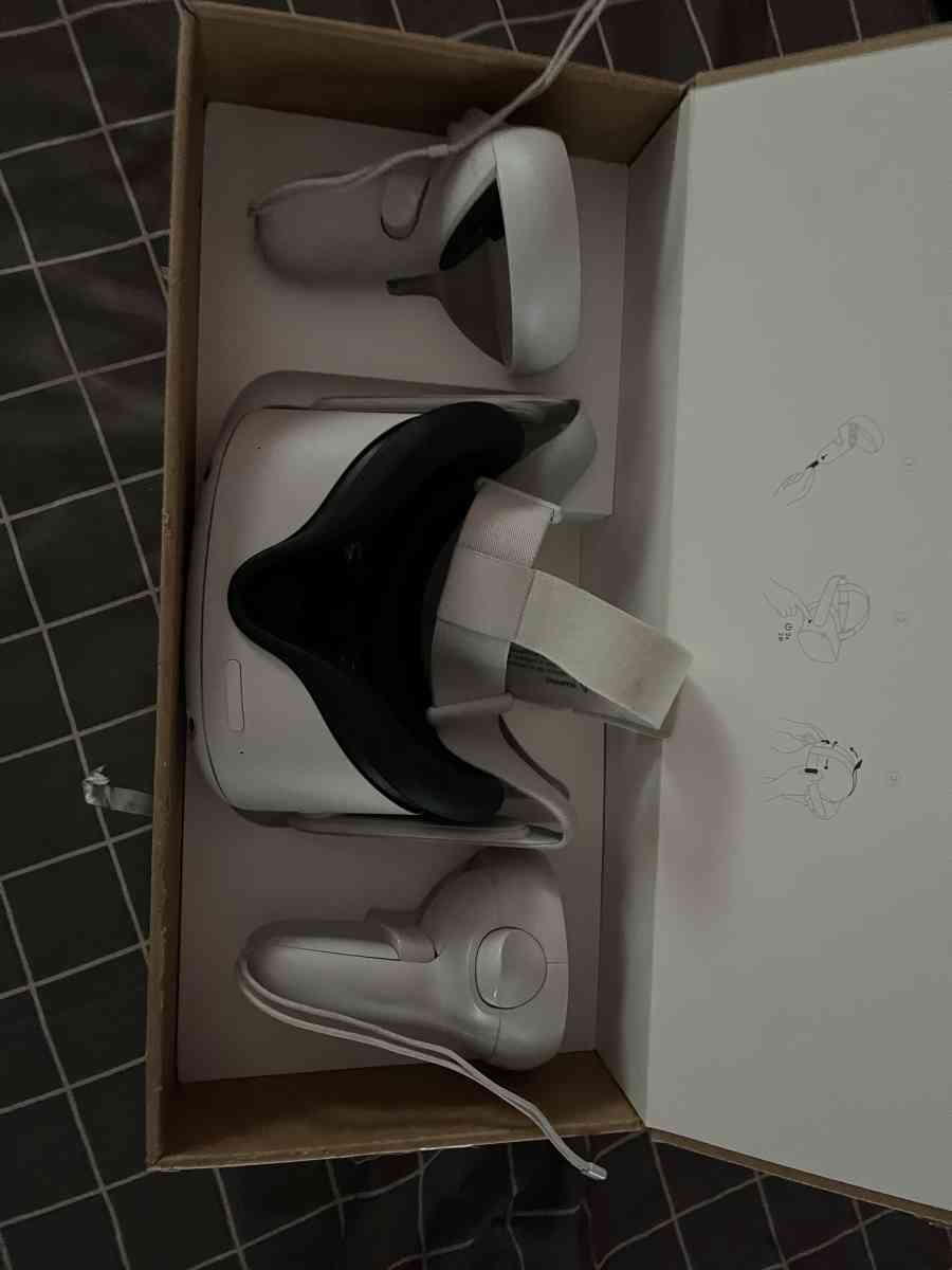 Barely used Oculus Quest 2