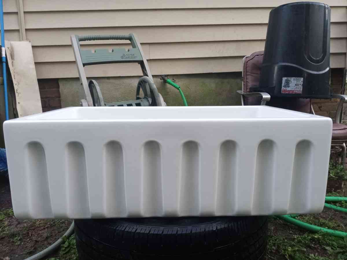 Farmhouse sink