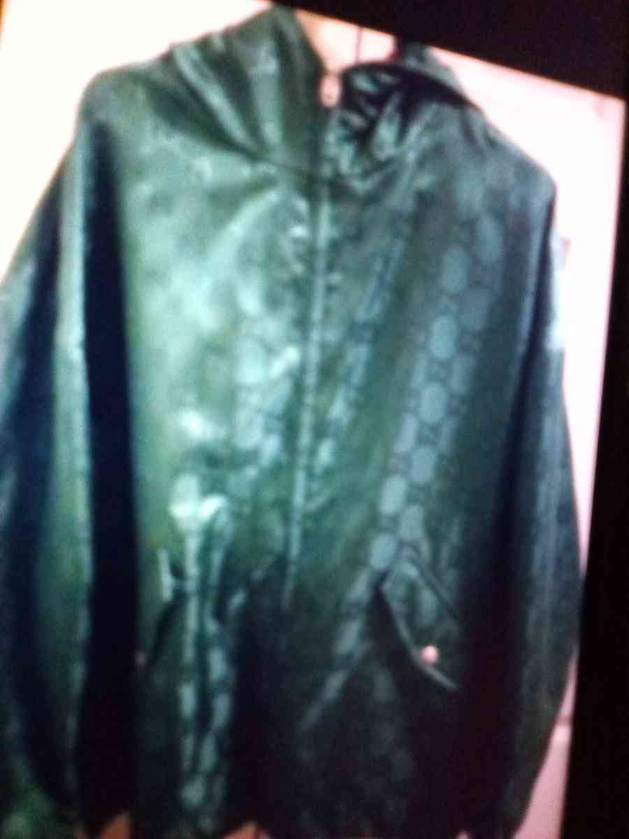 Im selling my Gucci jacket