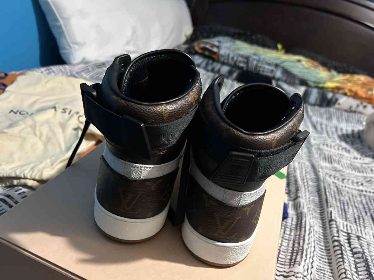 Louis vuitton Rivoli MonogramHigh Top Sneakers
