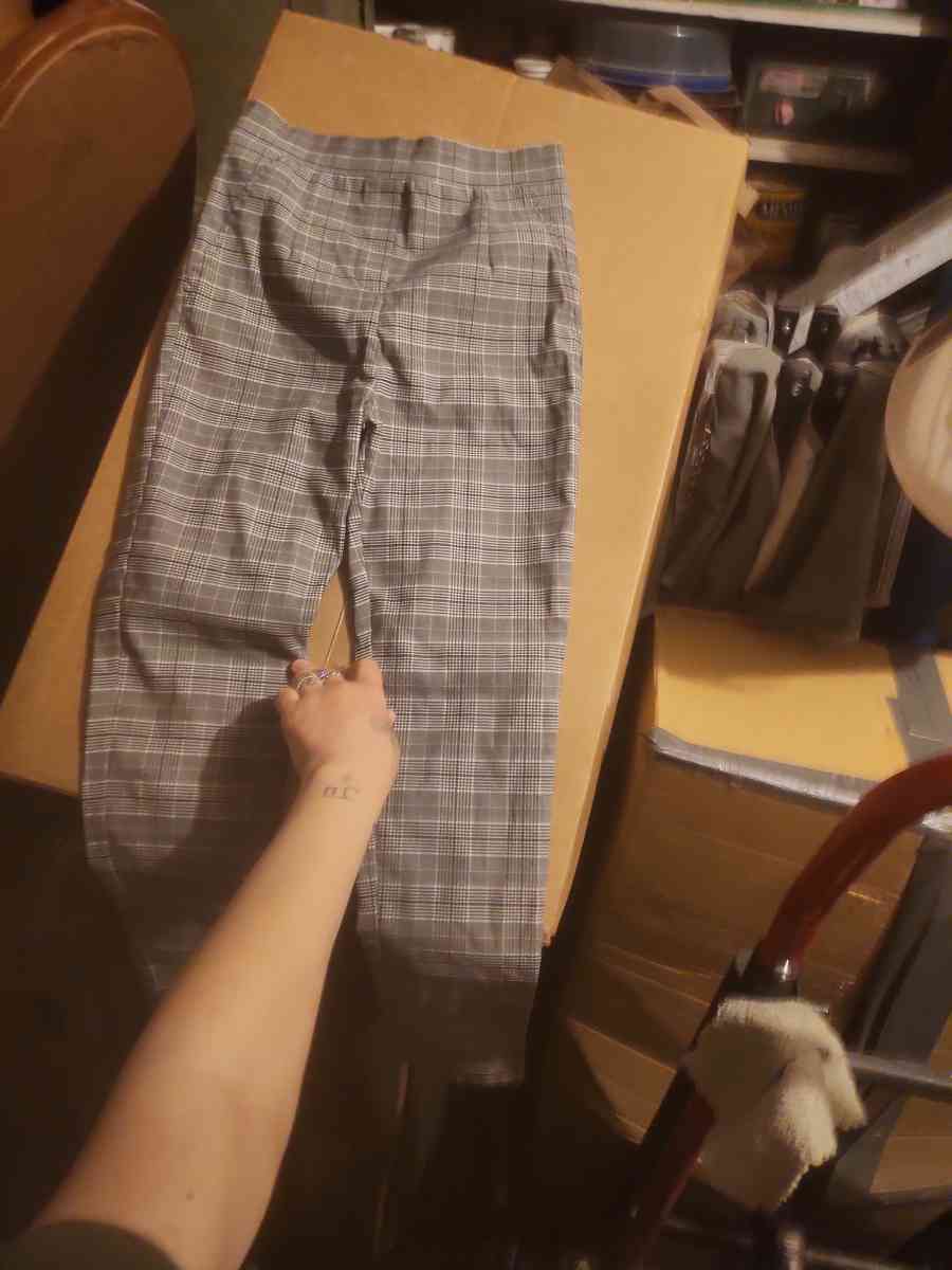 6 pairs of pants also 2 Capri