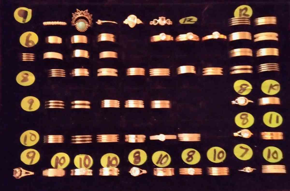 MEN AND WOMENS RINGS AND WEDDING SETS