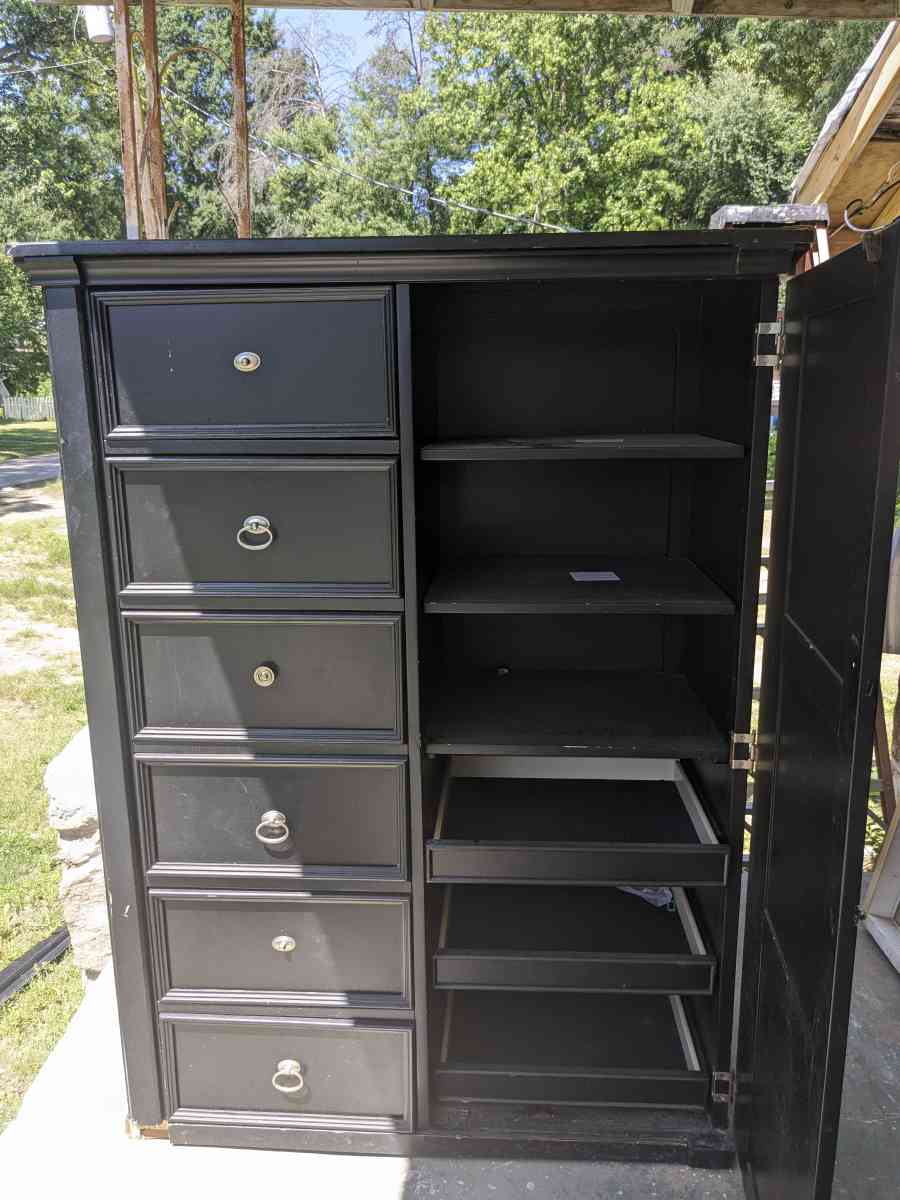 black Dresser with slide out ball bairen drawers
