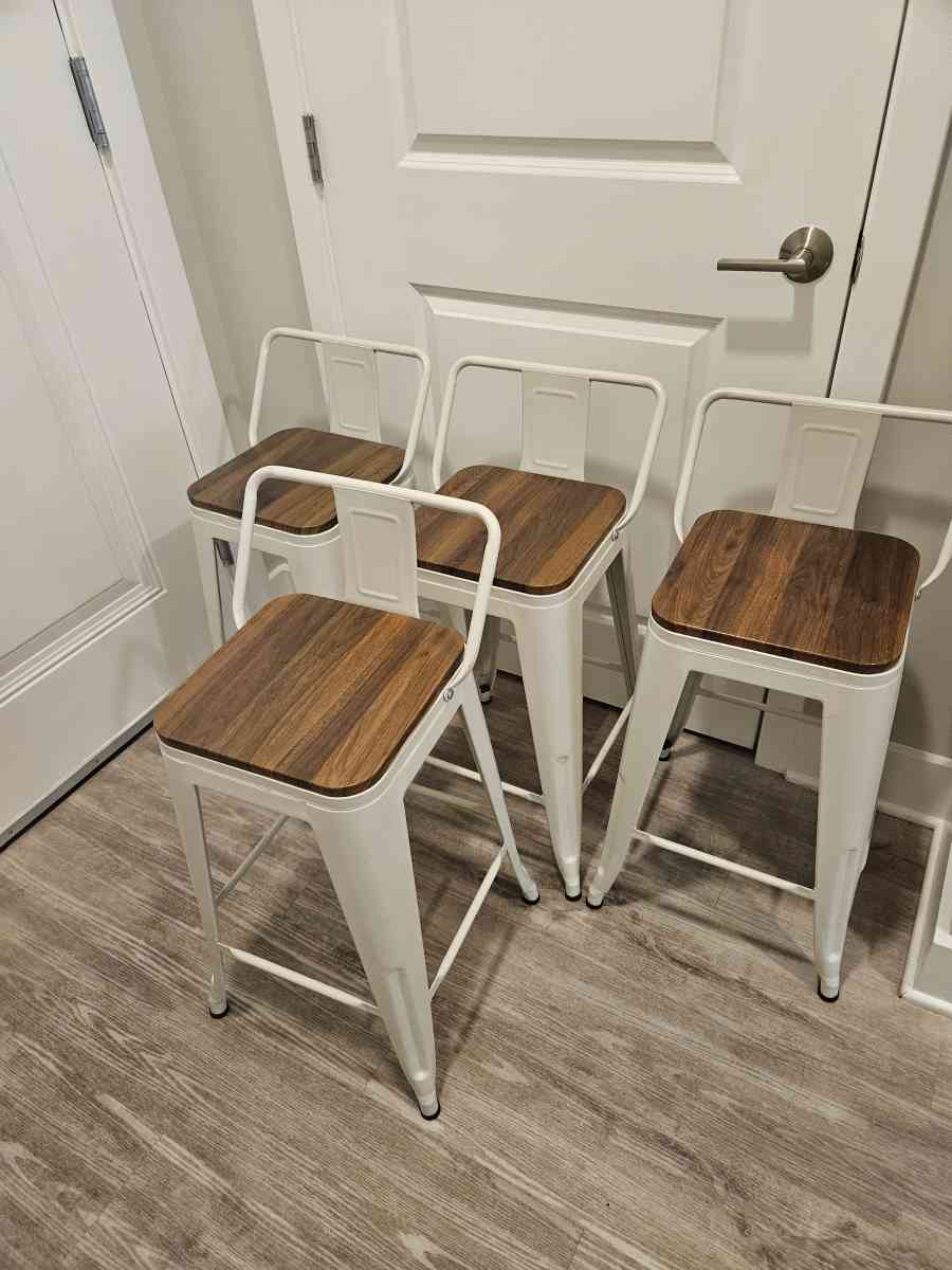 4 Bar Stools Execellent Condition