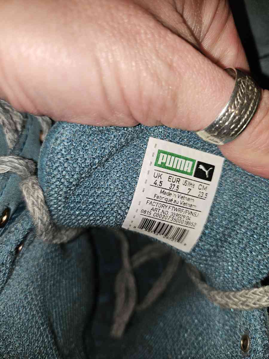 womens PUMA suede sneakers blue green size 7