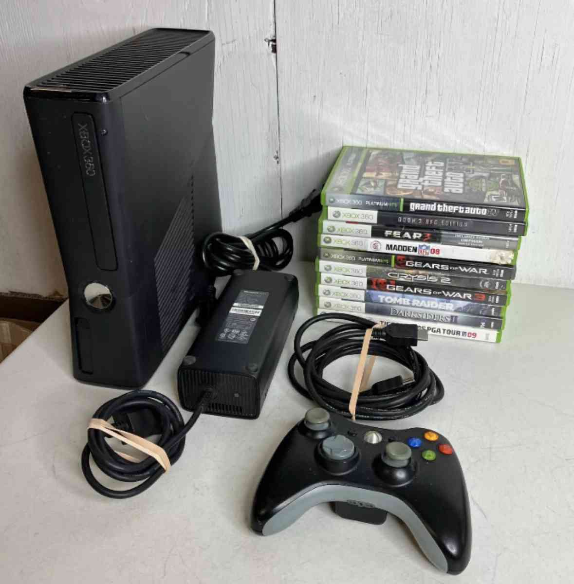 Xbox 360 S Slim Bundle 1439 Console 250GB  w 10 Games GTA IV