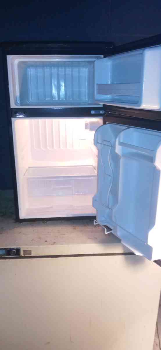 Frigidaire mini fridge with top freezer