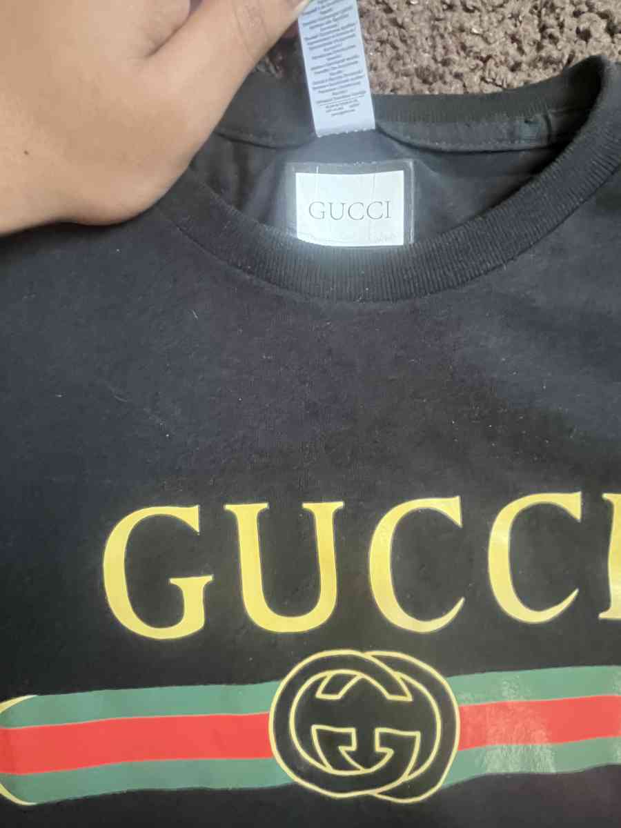 Gucci T Shirt  small
