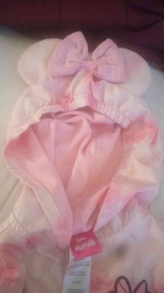 Minnie mouse jacket that is brand new and a size 5