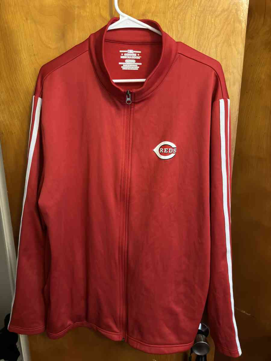 mens size xtra large Cincinnati reds jacket